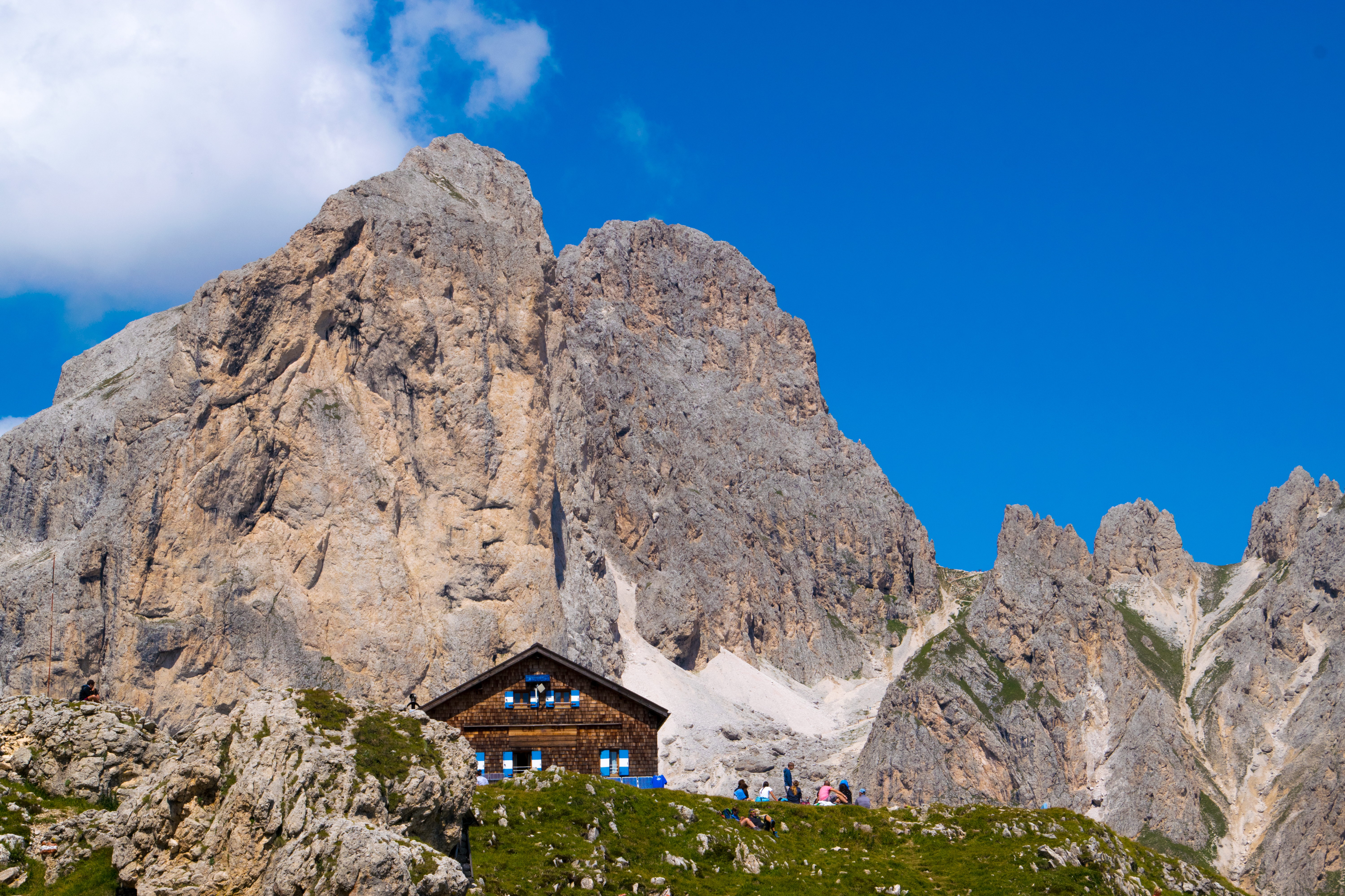 Oggetti utili e sorprendenti per una lunga escursione in montagna con pernottamento in Rifugio